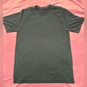 Lululemon men’s metal vent tshirt size m